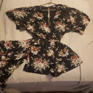 Venus Black short sleeve floral romper/dress. Sz XL